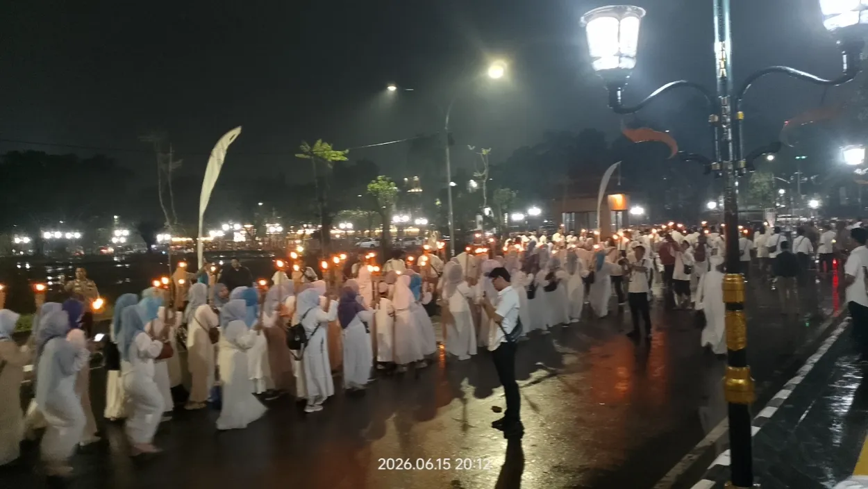 Sambut Tahun Baru Islam 1448 H, Ribuan Masyarakat Kabupaten Bogor Padati Pawai Obor Istimewa