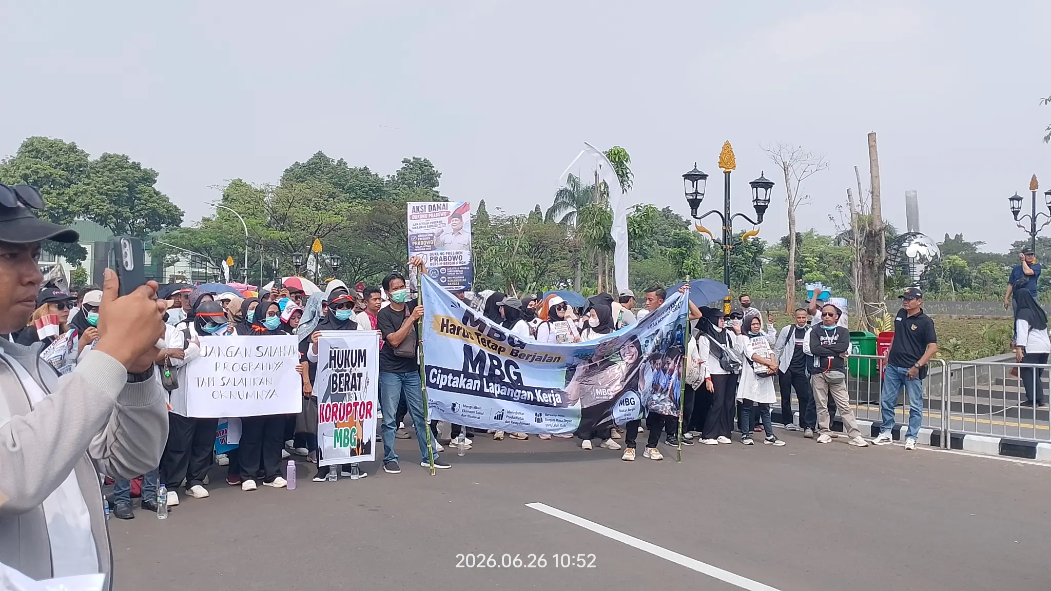 Kawal Mandat Rakyat, 30 Ribu Massa Padati Alun-Alun Tegar Beriman Cibinong Desak Keberlanjutan Program MBG Tanpa KKN