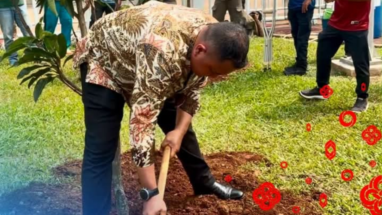 Mengawali Penanaman 2.000 Pohon di Stadion Pakansari: Bupati Bogor Canangkan Selasa Jadi Hari Menanam